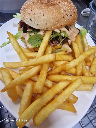 Hamburgare med pommes