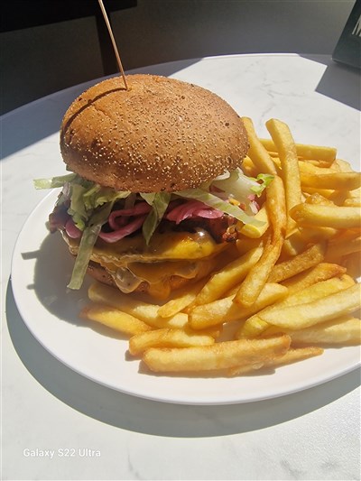 Hamburgare med pommes