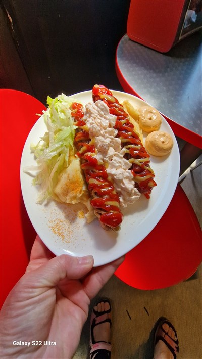 Dubbel mosbricka, korv, räksallad, dip